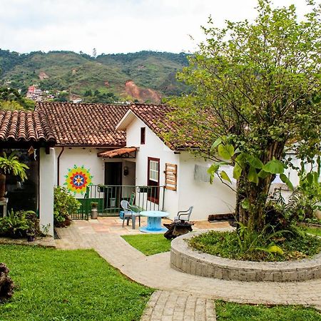 - Casa Pitanga - Acomodacao Lindissima Pertinho Da Igreja Do Rosario Ouro Preto  Exterior photo